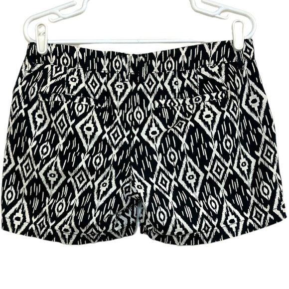 Old Navy Black White Ikat Print Shorts 6 Cotton Cuffed Summer Casual Boho - Picture 2 of 6